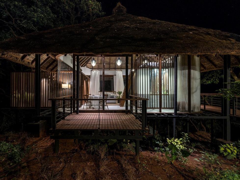 Mud House project 002: Forest glass cottage portfolio overview