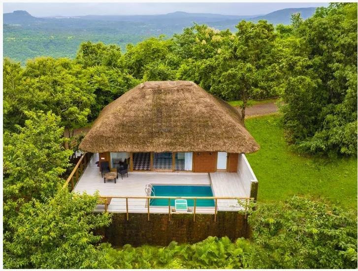 Mud House project 003: Poolside thatch cottage portfolio overview