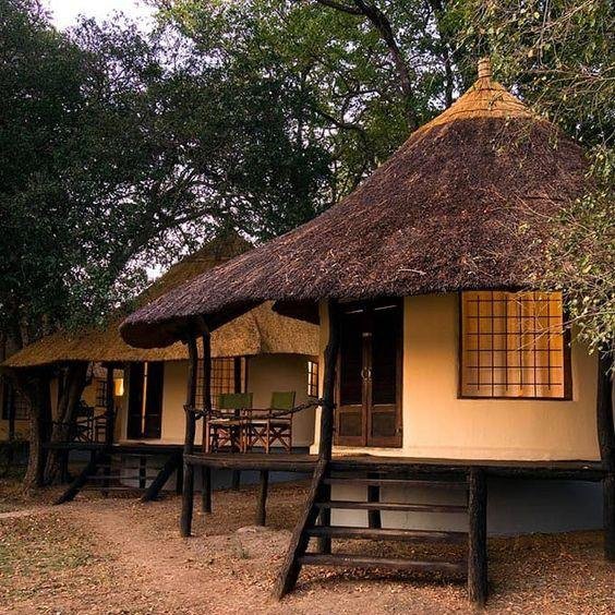 Mud House Reference Model 008 – Rustic shaded cottage