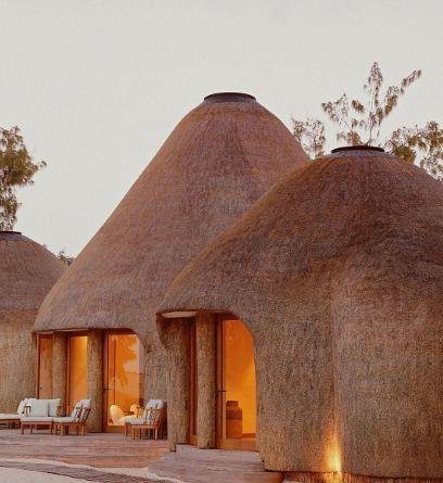 Mud House Reference Model 010 – Sculpted earth-style retreat