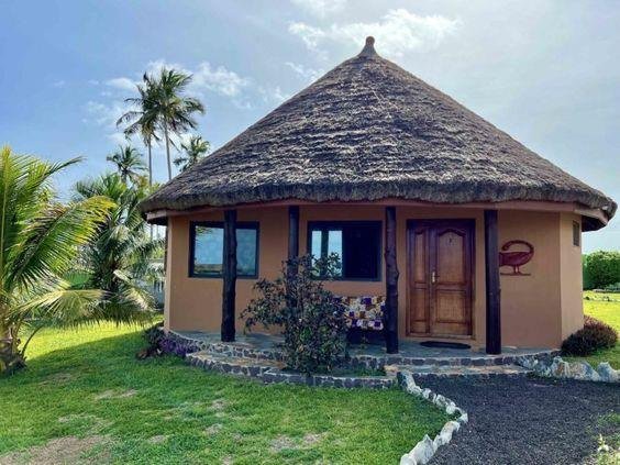 Mud House Reference Model 014 – Round thatch cottage